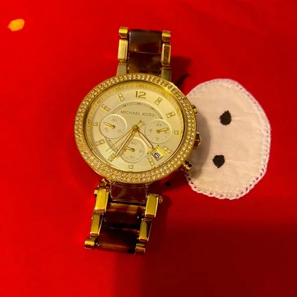 Preloved MK watch in great condition Michael Kors | Accessories | Michael Kors Rose Gold Watch  main image 2